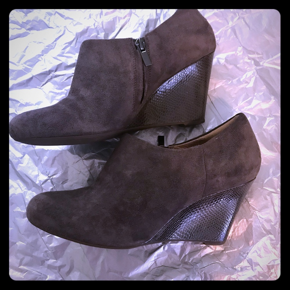 Clark’s brown wedges